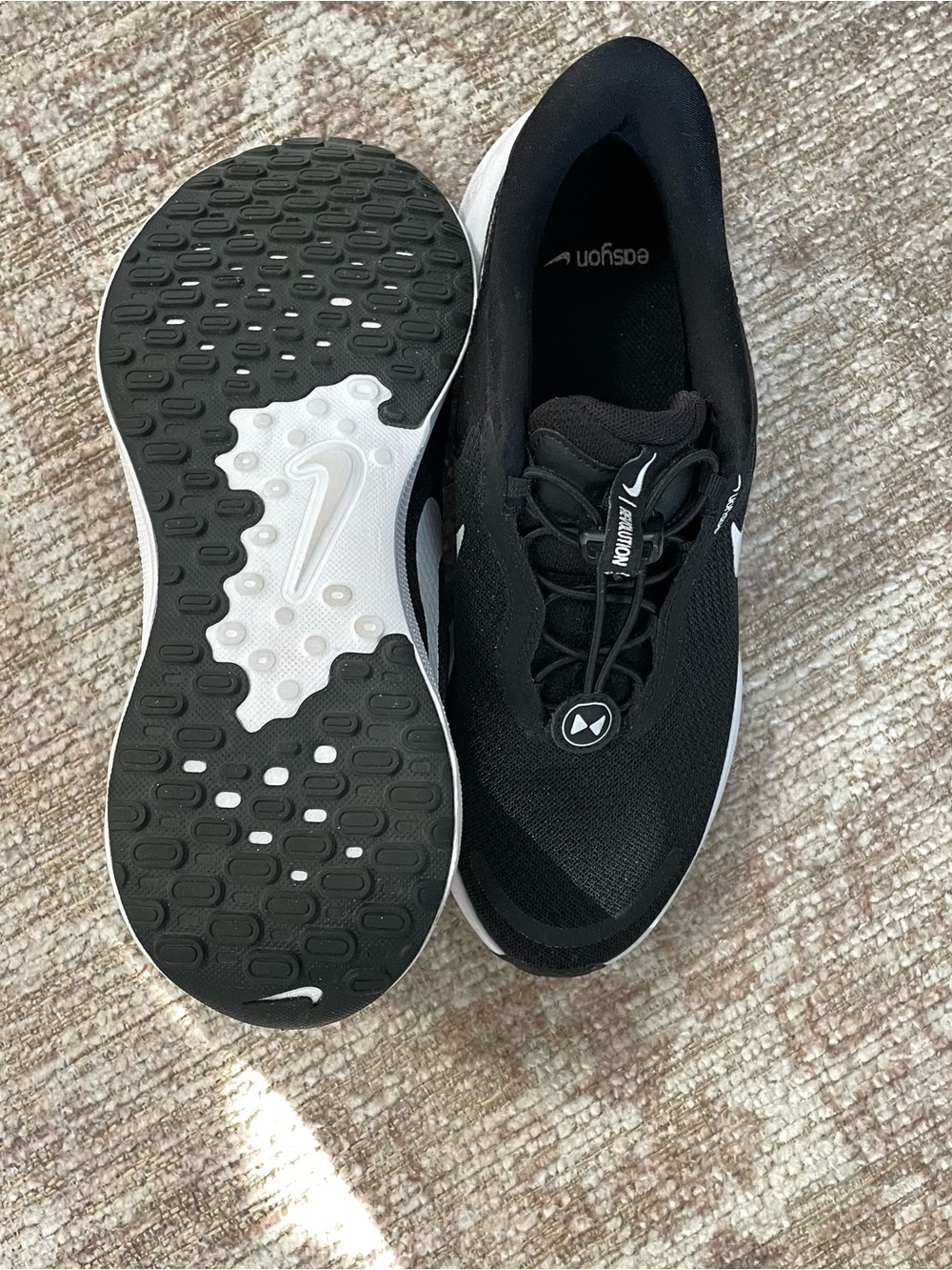 🔥NIKE🔥Easy On Sneakers, Size 9 - Picture 4 of 5